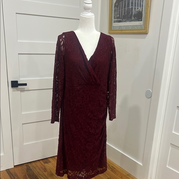 Lauren Ralph Lauren Dresses & Skirts - Lauren Ralph Lauren Elegant Burgundy Lace Dress